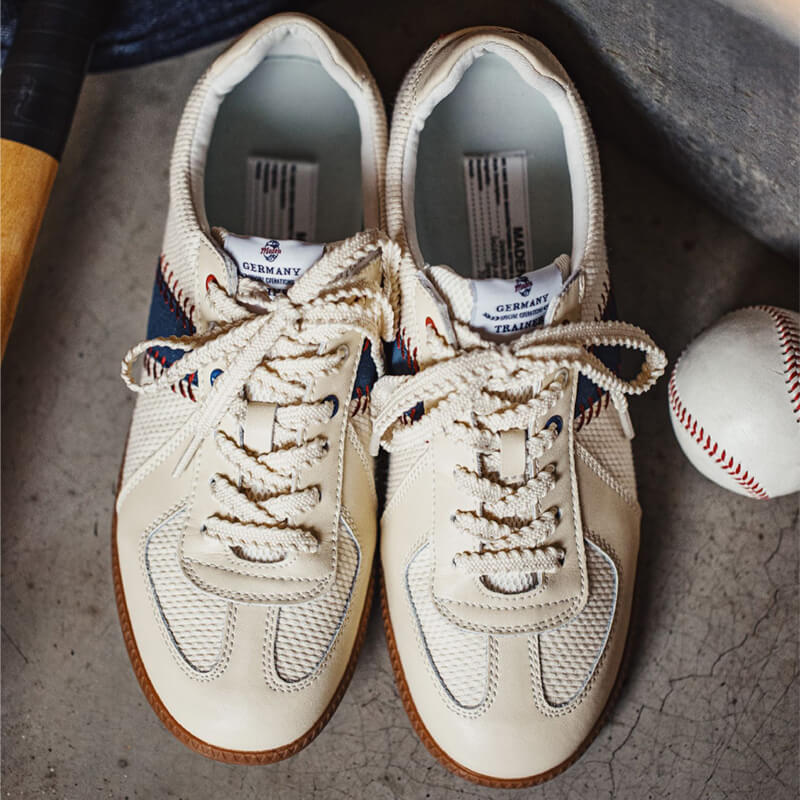 Retro German Trainer